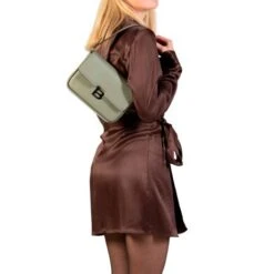 Burkely Modest Meghan Satchel Shoulderbag Light Green -Mode Tassenwinkel 1000269.43.72 5