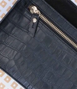 LouLou Essentiels Classy Croc 25 Crossbody Black -Mode Tassenwinkel 25crossbody149lg 001 001 1 600
