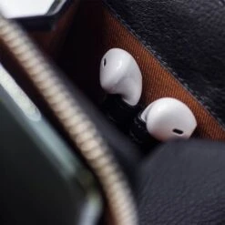 MOSZ Telefoontasje Quilted Black Brushed Silver -Mode Tassenwinkel 5 28