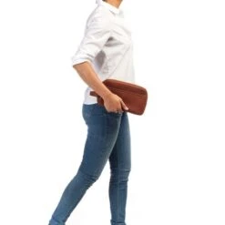 Burkely Antique Avery Toilettas Cognac 15 Burkely Antique Avery Toilettas Cognac -Mode Tassenwinkel 841756.24 6