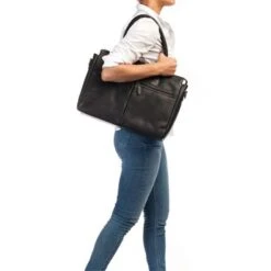 Burkely Antique Avery Dames Laptoptas 2-Zip 15.6" Black 13 Burkely Antique Avery Dames Laptoptas 2-Zip 15.6" Black -Mode Tassenwinkel 85c9cde2ec362a19ae61e27654703fe4d0bf40c4 2