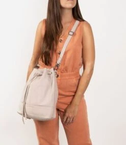 Cowboysbag Le Femme Crossbody Cairo Beige 9 Cowboysbag Le Femme Crossbody Cairo Beige -Mode Tassenwinkel bag cairo3341 000270 beige 5