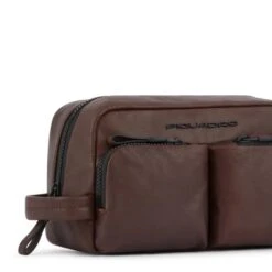 Piquadro Harper Toiletry Bag Dark Brown -Mode Tassenwinkel by5742ap tm dett3