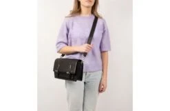 Cowboysbag Saskia Weerstand X Crossbody Bag Kopenhagen Olive -Mode Tassenwinkel cowboysbag 3248 kopenhagen crossbodybag black 2 682 1 1 1