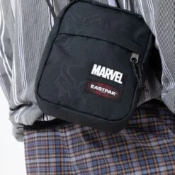 Eastpak The One Marvel Black Panther Emboss 7 Eastpak The One Marvel Black Panther Emboss -Mode Tassenwinkel ek000045 w43 alt013 1