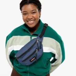 Eastpak Doggy Bag Heuptas Powder Pilot -Mode Tassenwinkel ek000073 u59 alt001 uc220573 mlow