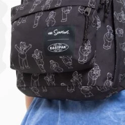 Eastpak Out Of Office Rugzak The Simpsons Black -Mode Tassenwinkel ek000767 7a1 alt014 uc235337 mhigh