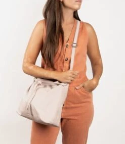 Cowboysbag Le Femme Handbag Alpine Beige 9 Cowboysbag Le Femme Handbag Alpine Beige -Mode Tassenwinkel handbag alpine3342 000270 beige 5