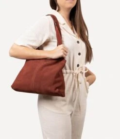 Cowboysbag Suede Handbag Cody Brandy 9 Cowboysbag Suede Handbag Cody Brandy -Mode Tassenwinkel handbag cody 000302 brandy 20964