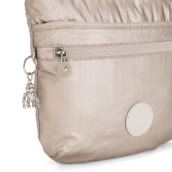 Kipling Arto Schoudertas Metallic Glow 9 Kipling Arto Schoudertas Metallic Glow -Mode Tassenwinkel k1087848i00 999 5