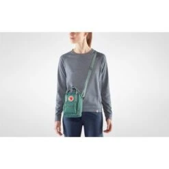 Fjallraven Fjällräven Kanken Sling Shoulderbag Arctic Green 9 Fjallraven Fjällräven Kanken Sling Shoulderbag Arctic Green -Mode Tassenwinkel kanken sling 23797 664 c model fjr 1 1 1 1 1 1 1 1 1 3