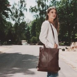 Chesterfield Chelsea Rugzak / Schouder Shopper 14" Brown -Mode Tassenwinkel leren rugzak bruin chelsea 1