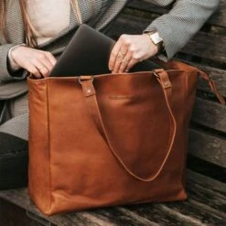 Chesterfield Berlin Shopper Large 15.4" Cognac -Mode Tassenwinkel leren shopper cognac berlin