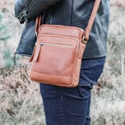 Chesterfield Birmingham Schoudertas Brown 11 Chesterfield Birmingham Schoudertas Brown -Mode Tassenwinkel model 13