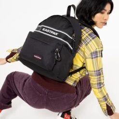 Eastpak Padded Pak'r Rugzak Black Snap 12 Eastpak Padded Pak'r Rugzak Black Snap -Mode Tassenwinkel padded black snap 1