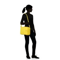 American Tourister Starvibe Beauty Case Electric Lemon -Mode Tassenwinkel prod col 146369 a031 with silhouette