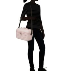 Samsonite StackD Beauty Case Rose 25 Samsonite StackD Beauty Case Rose -Mode Tassenwinkel prod col 146986 1751 with silhouette