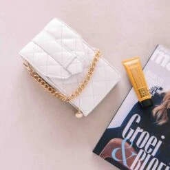 MOSZ Telefoontasje Quilted Off White Light -Mode Tassenwinkel sfeer 14